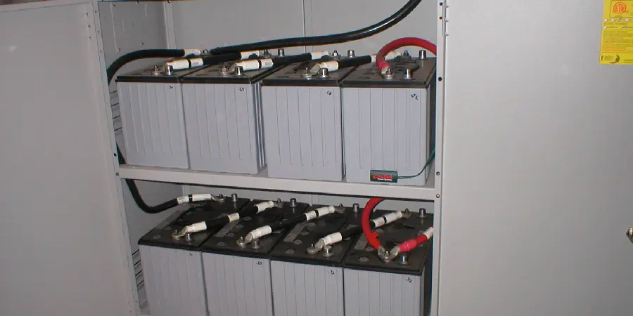 بانک باتری سیلد اسید در کابینت برای سیستم خورشیدی